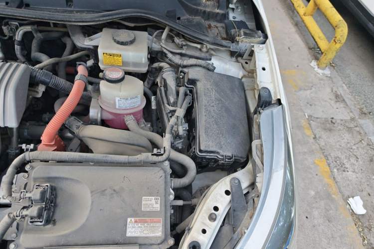 Used Toyota Levin 2016 Dual-Engine 1.8H GS E-CVT Elite Model with Sunroof Engine Bay Left