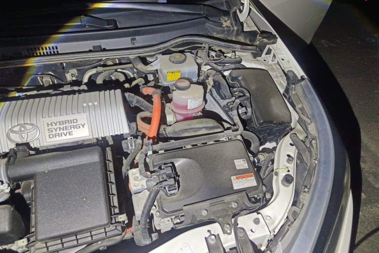 Used Toyota Levin 2016 Dual-Engine 1.8H GS E-CVT Elite Model with Sunroof Engine Bay Left