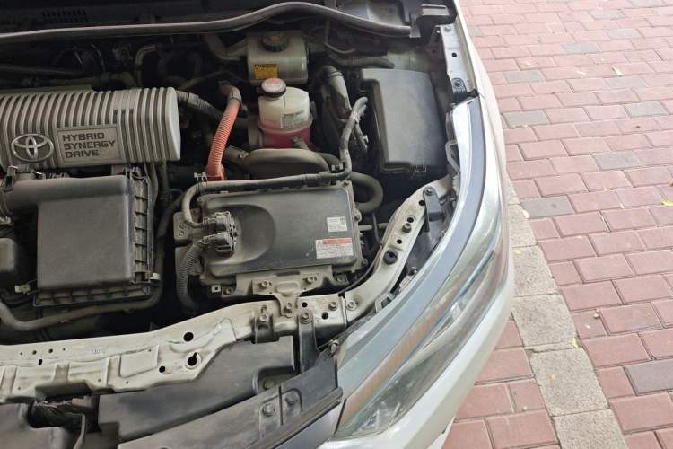 Used Toyota Levin 2016 Dual-Engine 1.8H GS E-CVT Elite Model with Sunroof Engine Bay Left