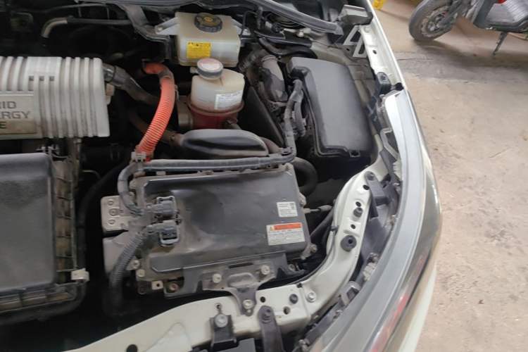 Used Toyota Levin 2016 Dual-Engine 1.8H GS E-CVT Elite Model with Sunroof Engine Bay Left