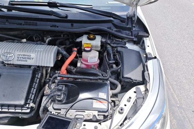 Used Toyota Levin 2016 Dual-Engine 1.8H GS E-CVT Elite Model with Sunroof Engine Bay Left