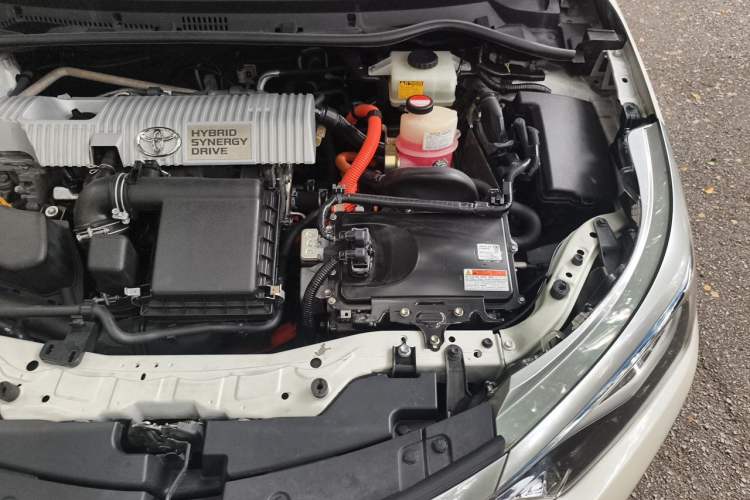 Used Toyota Levin 2016 Dual-Engine 1.8H GS E-CVT Elite Model with Sunroof Engine Bay Left