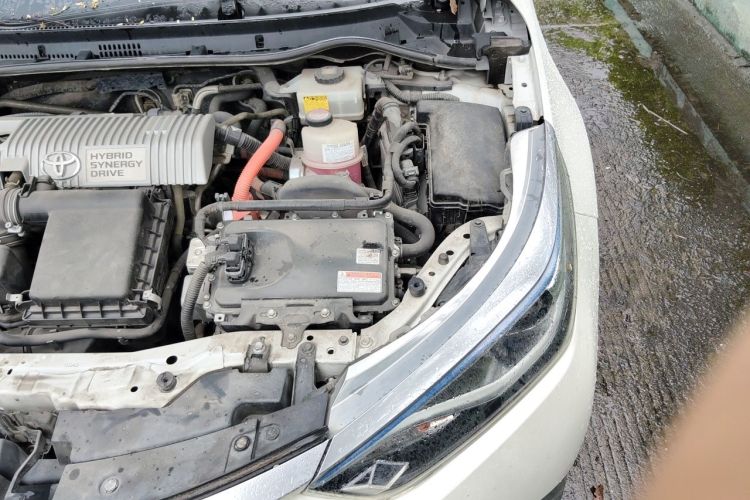 Used Toyota Levin 2016 Dual-Engine 1.8H GS E-CVT Elite Model with Sunroof Engine Bay Left