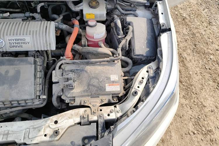 Used Toyota Levin 2016 Dual-Engine 1.8H GS E-CVT Elite Model with Sunroof Engine Bay Left