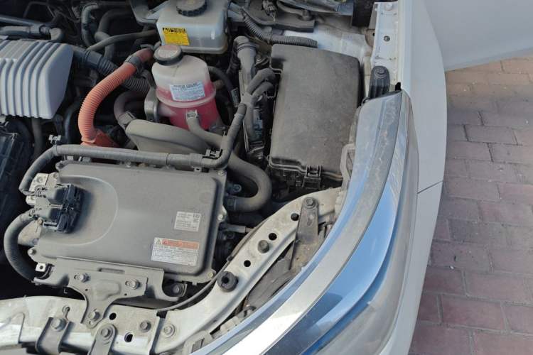 Used Toyota Levin 2016 Dual-Engine 1.8H GS E-CVT Elite Model with Sunroof Engine Bay Left