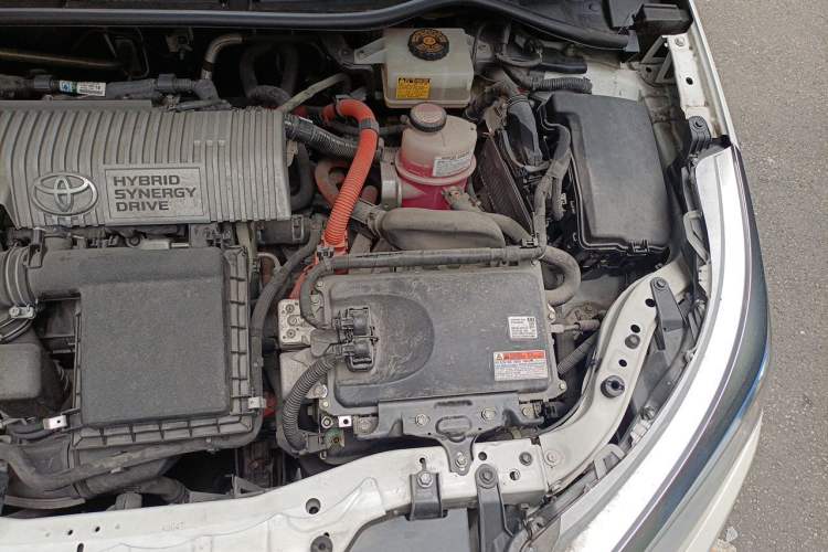 Used Toyota Levin 2016 Dual-Engine 1.8H GS E-CVT Elite Model with Sunroof Engine Bay Left