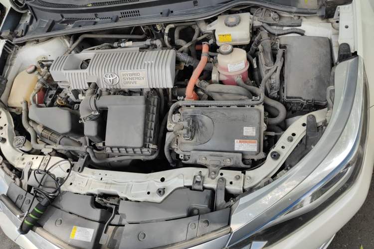 Used Toyota Levin 2016 Dual-Engine 1.8H V E-CVT Luxury Edition Engine Bay Left