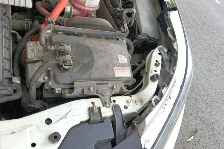 Used Toyota Levin 2016 Dual-Engine 1.8H GS E-CVT Elite Model with Sunroof Engine Bay Left