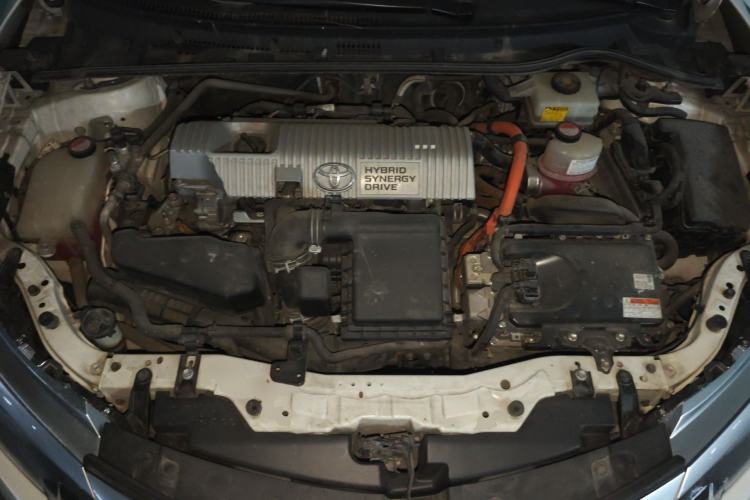 Used Toyota Levin 2016 Dual-Engine 1.8H GS E-CVT Elite Model with Sunroof Engine Bay