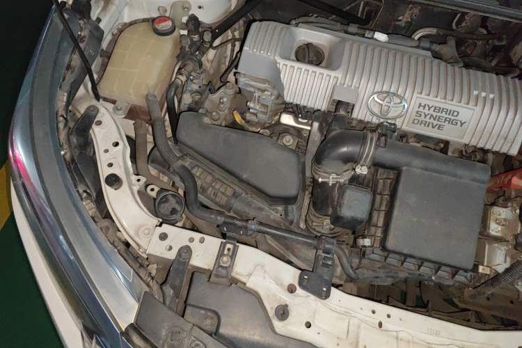 Used Toyota Levin 2016 Dual-Engine 1.8H GS E-CVT Elite Model with Sunroof Engine Bay Right