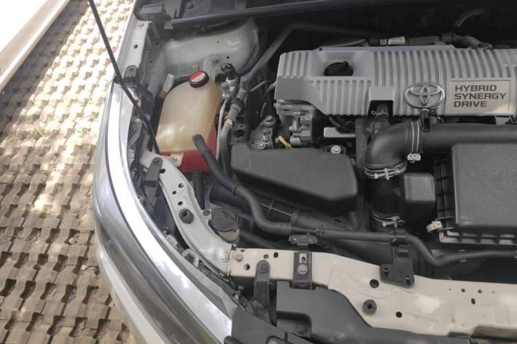 Used Toyota Levin 2016 Dual-Engine 1.8H GS E-CVT Elite Model with Sunroof Engine Bay Right