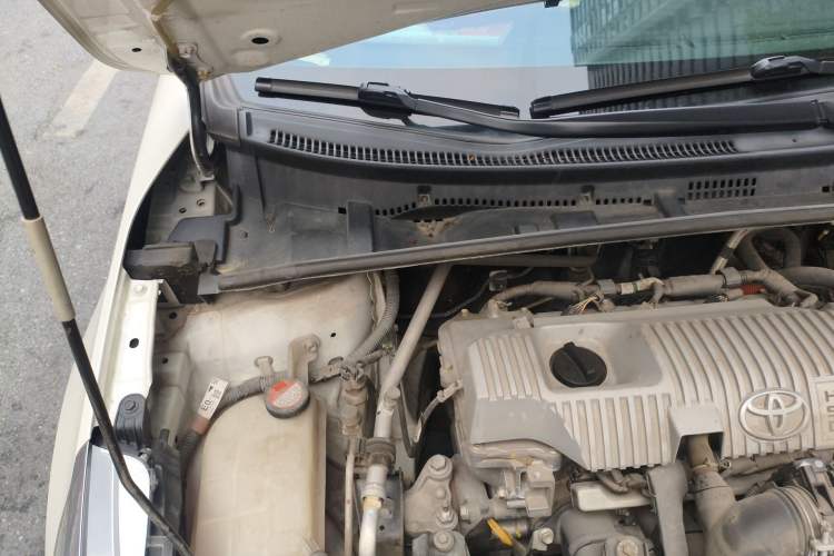 Used Toyota Levin 2016 Dual-Engine 1.8H GS E-CVT Elite Model with Sunroof Engine Bay Right