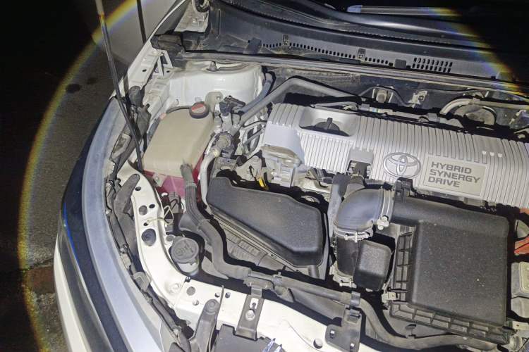 Used Toyota Levin 2016 Dual-Engine 1.8H GS E-CVT Elite Model with Sunroof Engine Bay Right