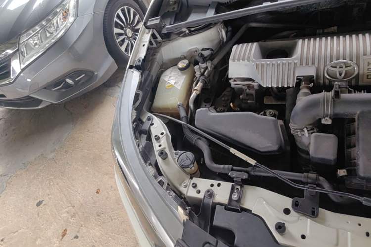 Used Toyota Levin 2016 Dual-Engine 1.8H GS E-CVT Elite Model with Sunroof Engine Bay Right