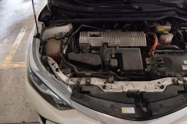 Used Toyota Levin 2016 Dual-Engine 1.8H GS E-CVT Elite Model with Sunroof Engine Bay Right