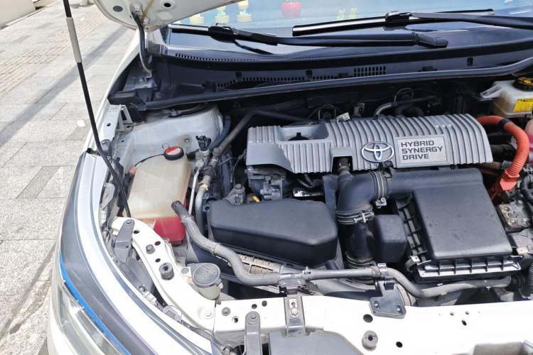 Used Toyota Levin 2016 Dual-Engine 1.8H GS E-CVT Elite Model with Sunroof Engine Bay Right