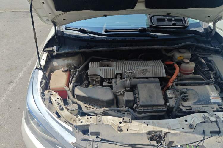 Used Toyota Levin 2016 Dual-Engine 1.8H GS E-CVT Elite Model with Sunroof Engine Bay Right