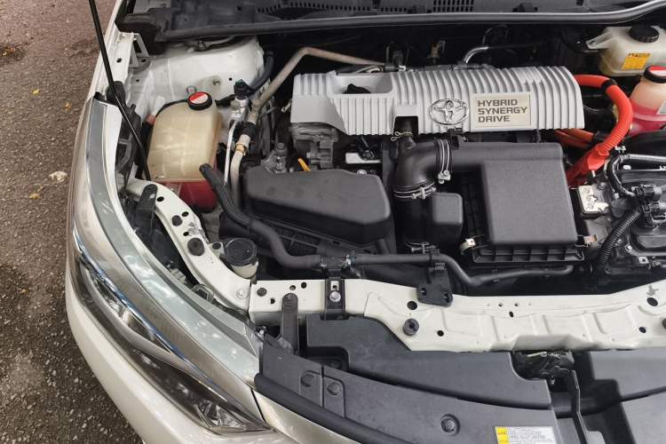 Used Toyota Levin 2016 Dual-Engine 1.8H GS E-CVT Elite Model with Sunroof Engine Bay Right