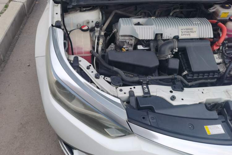 Used Toyota Levin 2016 Dual-Engine 1.8H GS E-CVT Elite Model with Sunroof Engine Bay Right