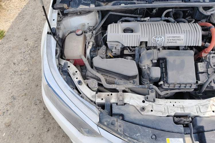 Used Toyota Levin 2016 Dual-Engine 1.8H GS E-CVT Elite Model with Sunroof Engine Bay Right
