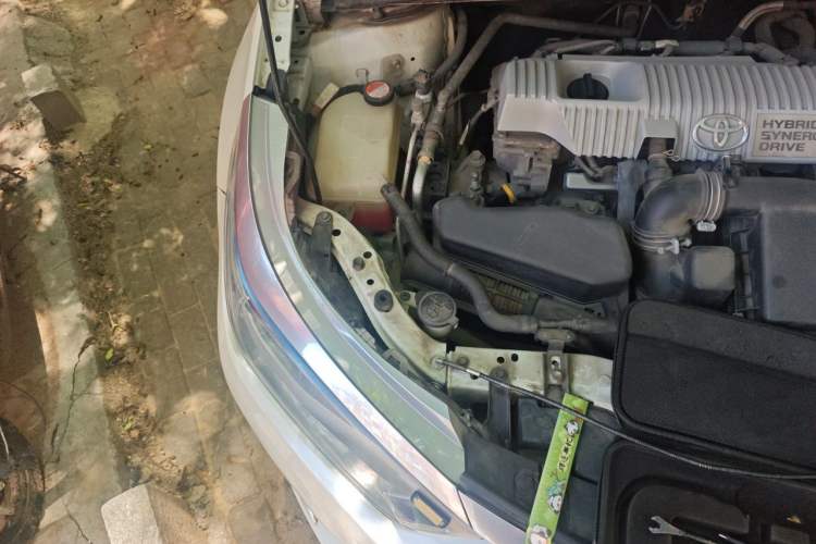 Used Toyota Levin 2016 Dual-Engine 1.8H GS E-CVT Elite Model with Sunroof Engine Bay Right
