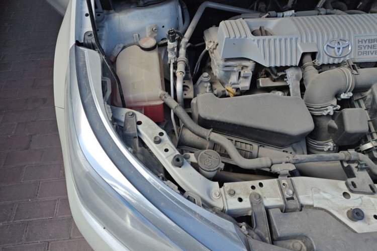 Used Toyota Levin 2016 Dual-Engine 1.8H GS E-CVT Elite Model with Sunroof Engine Bay Right