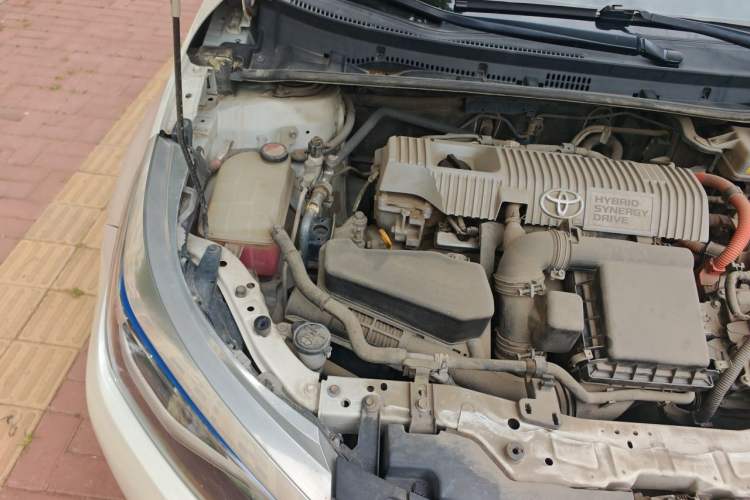 Used Toyota Levin 2016 Dual-Engine 1.8H GS E-CVT Elite Model with Sunroof Engine Bay Right