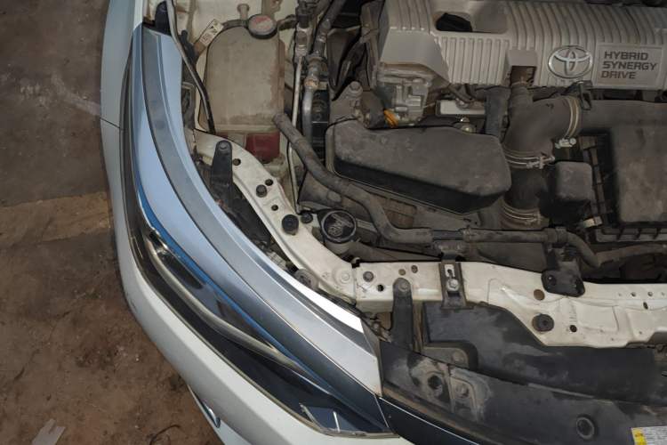 Used Toyota Levin 2016 Dual-Engine 1.8H GS E-CVT Elite Model with Sunroof Engine Bay Right