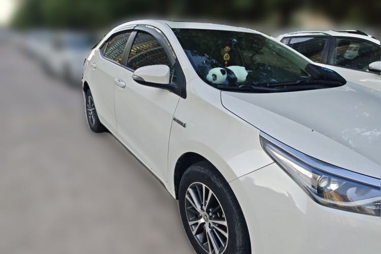 Used Toyota Levin 2016 Dual-Engine 1.8H GS E-CVT Elite Model with Sunroof Front Right 45 Deg
