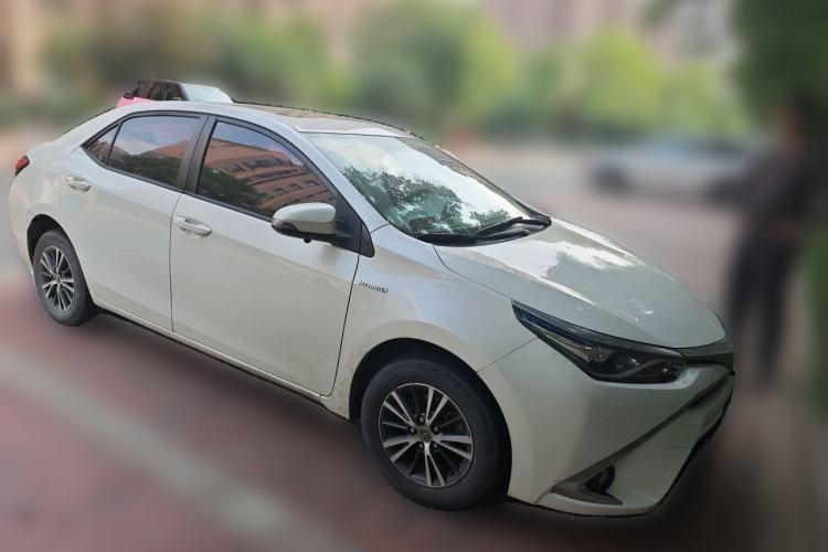Used Toyota Levin 2016 Dual-Engine 1.8H GS E-CVT Elite Model with Sunroof Front Right 45 Deg