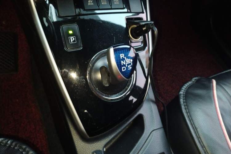 Used Toyota Levin 2016 Dual-Engine 1.8H GS E-CVT Elite Model with Sunroof Gear Lever