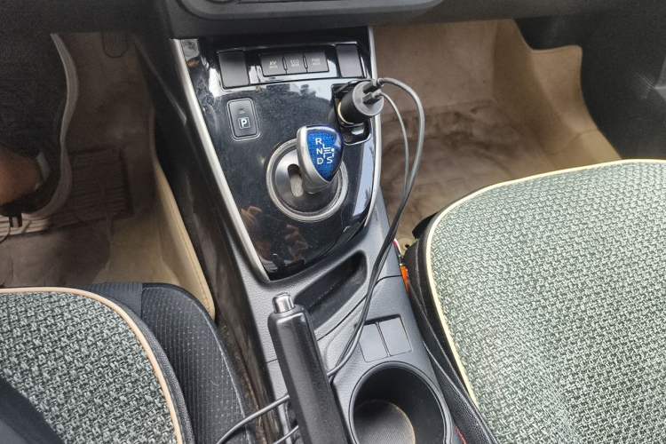 Used Toyota Levin 2016 Dual-Engine 1.8H GS E-CVT Elite Model with Sunroof Gear Lever