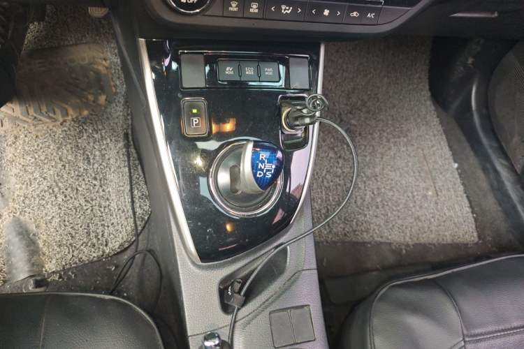Used Toyota Levin 2016 Dual-Engine 1.8H GS E-CVT Elite Model with Sunroof Gear Lever