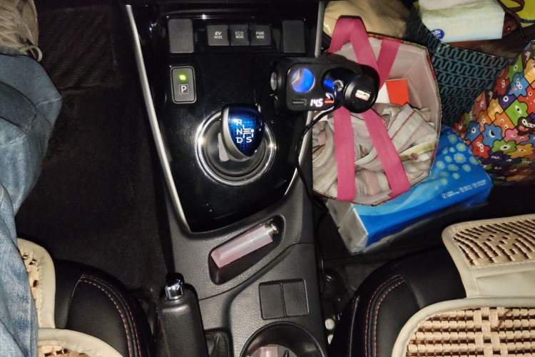 Used Toyota Levin 2016 Dual-Engine 1.8H GS E-CVT Elite Model with Sunroof Gear Lever