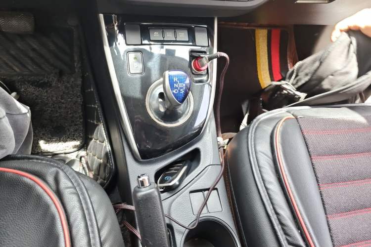 Used Toyota Levin 2016 Dual-Engine 1.8H GS E-CVT Elite Model with Sunroof Gear Lever
