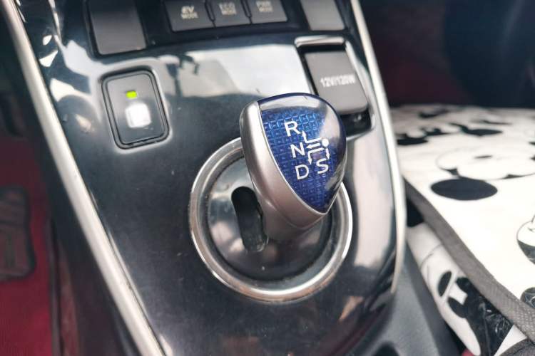 Used Toyota Levin 2016 Dual-Engine 1.8H GS E-CVT Elite Model with Sunroof Gear Lever