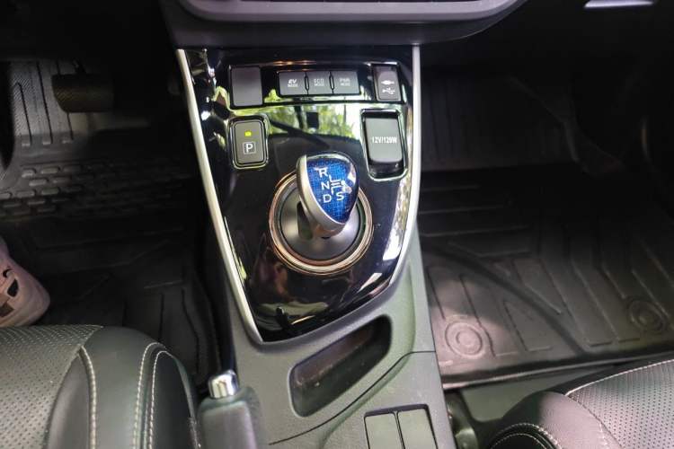 Used Toyota Levin 2016 Dual-Engine 1.8H V E-CVT Luxury Edition Gear Lever