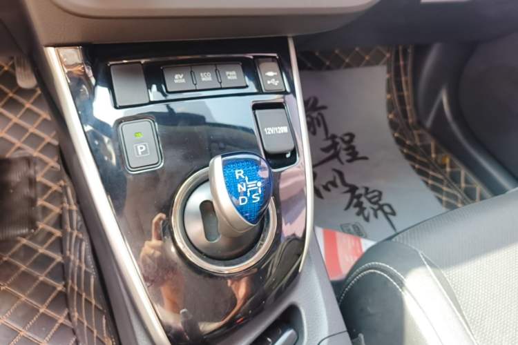 Used Toyota Levin 2016 Dual-Engine 1.8H V E-CVT Luxury Edition Gear Lever