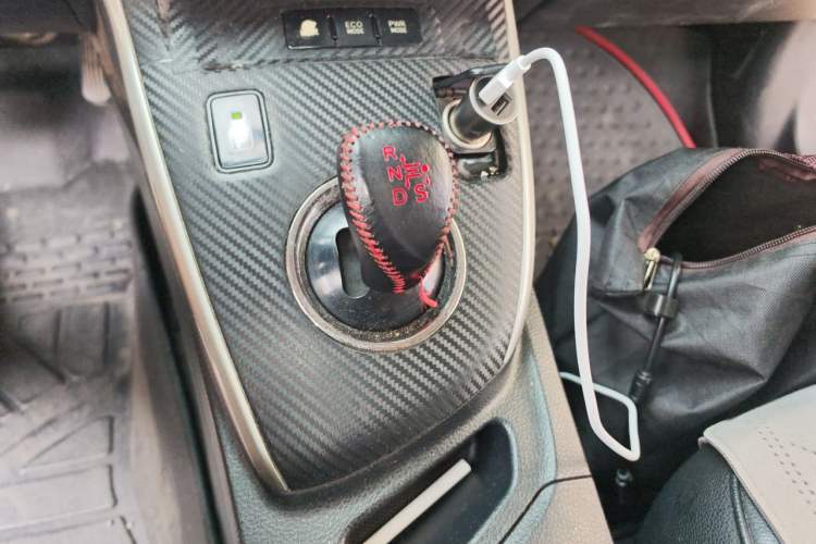 Used Toyota Levin 2016 Dual-Engine 1.8H GS E-CVT Elite Model with Sunroof Gear Lever