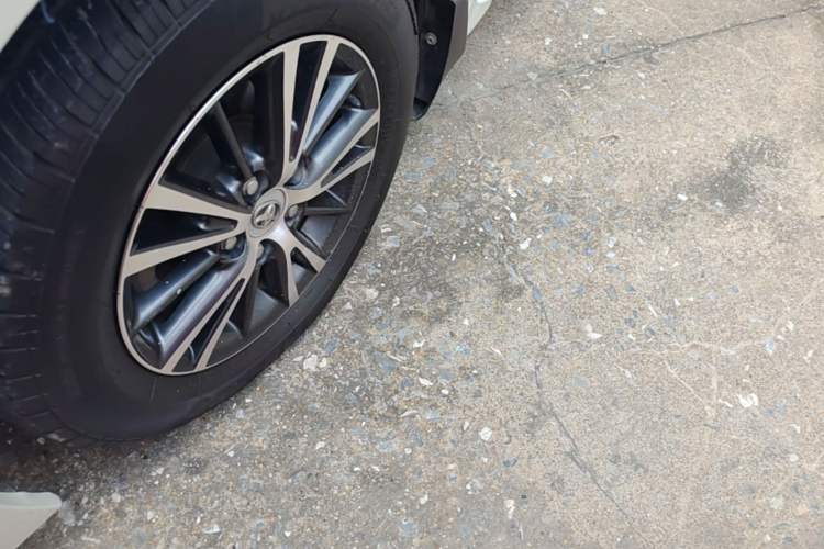 Used Toyota Levin 2016 Dual-Engine 1.8H GS E-CVT Elite Model with Sunroof Left Front Wheel Hub