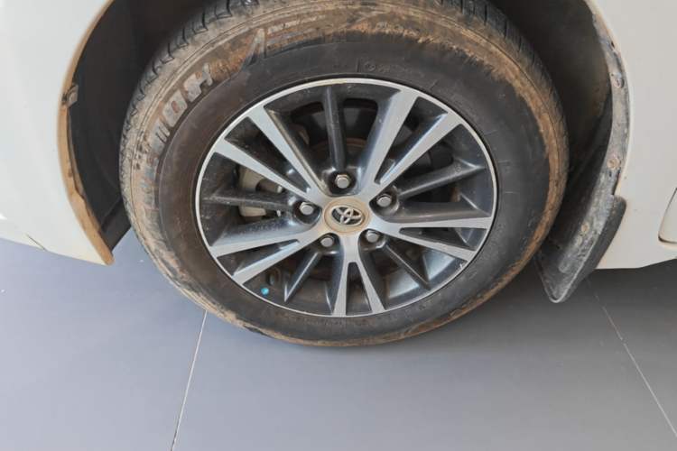 Used Toyota Levin 2016 Dual-Engine 1.8H GS E-CVT Elite Model with Sunroof Left Front Wheel Hub