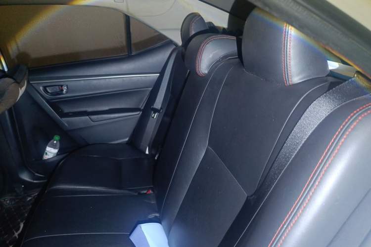 Used Toyota Levin 2016 Dual-Engine 1.8H GS E-CVT Elite Model with Sunroof Left Rear Seat
