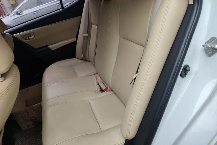 Used Toyota Levin 2016 Dual-Engine 1.8H GS E-CVT Elite Model with Sunroof Left Rear Seat