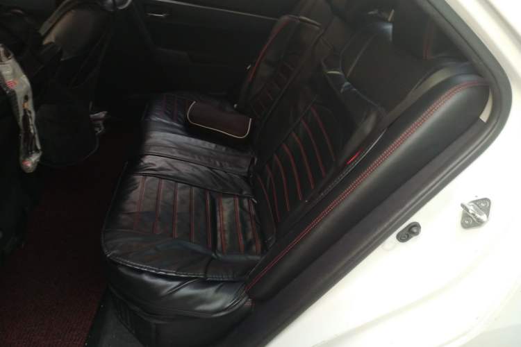 Used Toyota Levin 2016 Dual-Engine 1.8H GS E-CVT Elite Model with Sunroof Left Rear Seat