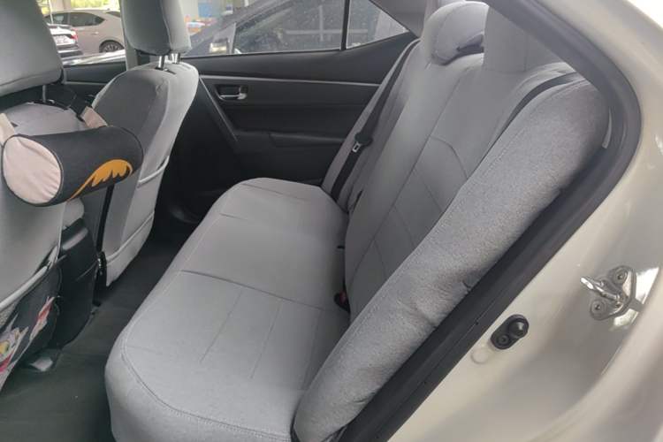 Used Toyota Levin 2016 Dual-Engine 1.8H GS E-CVT Elite Model with Sunroof Left Rear Seat