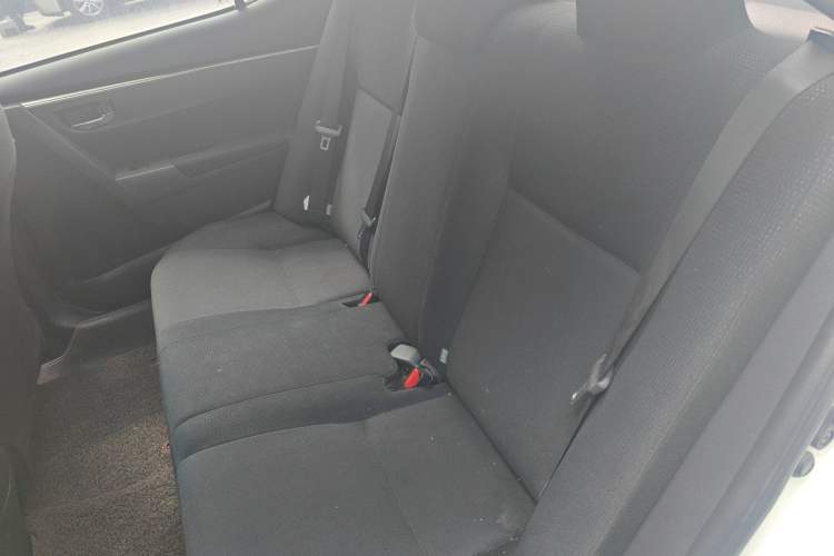 Used Toyota Levin 2016 Dual-Engine 1.8H GS E-CVT Elite Model with Sunroof Left Rear Seat