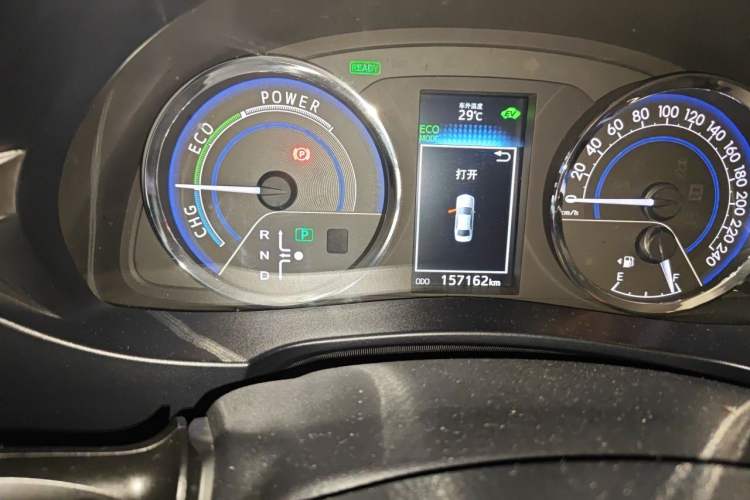 Used Toyota Levin 2016 Dual-Engine 1.8H GS E-CVT Elite Model with Sunroof Odometer Close Up