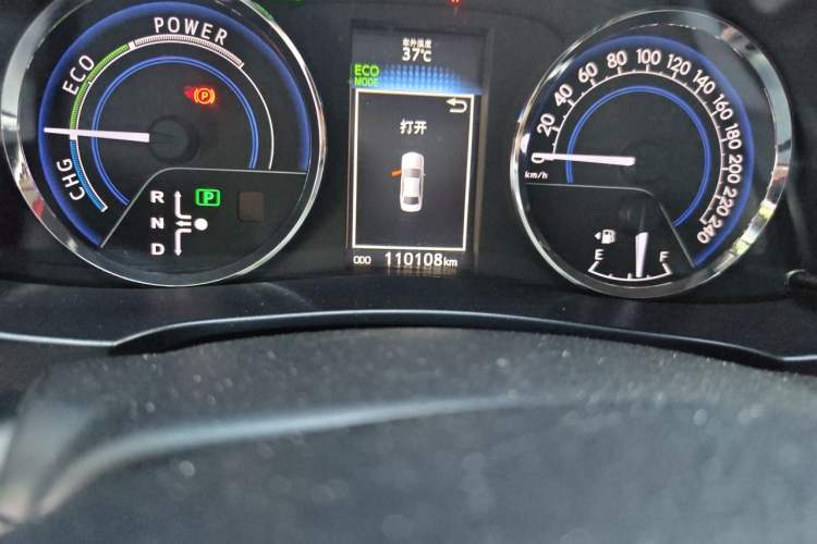 Used Toyota Levin 2016 Dual-Engine 1.8H GS E-CVT Elite Model with Sunroof Odometer Close Up