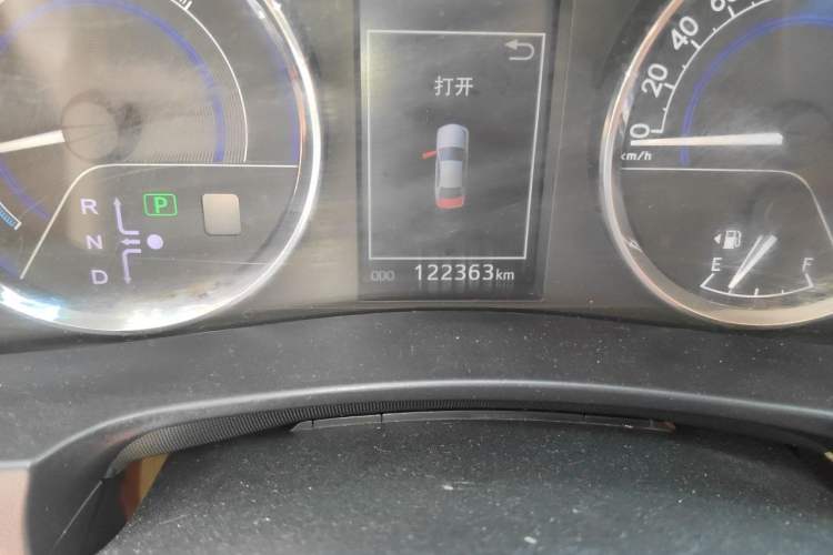 Used Toyota Levin 2016 Dual-Engine 1.8H GS E-CVT Elite Model with Sunroof Odometer Close Up