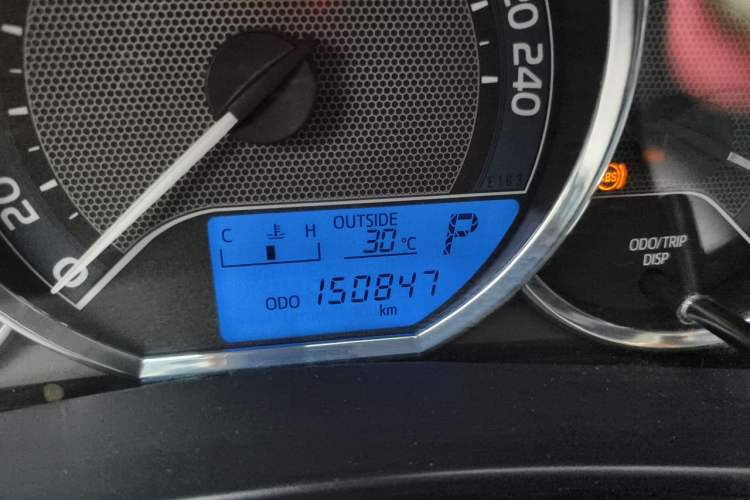 Used Toyota Levin 2016 1.6G-L CVT Leading Edition Odometer Close Up